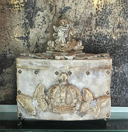 A Crowned Majesty Reliquary