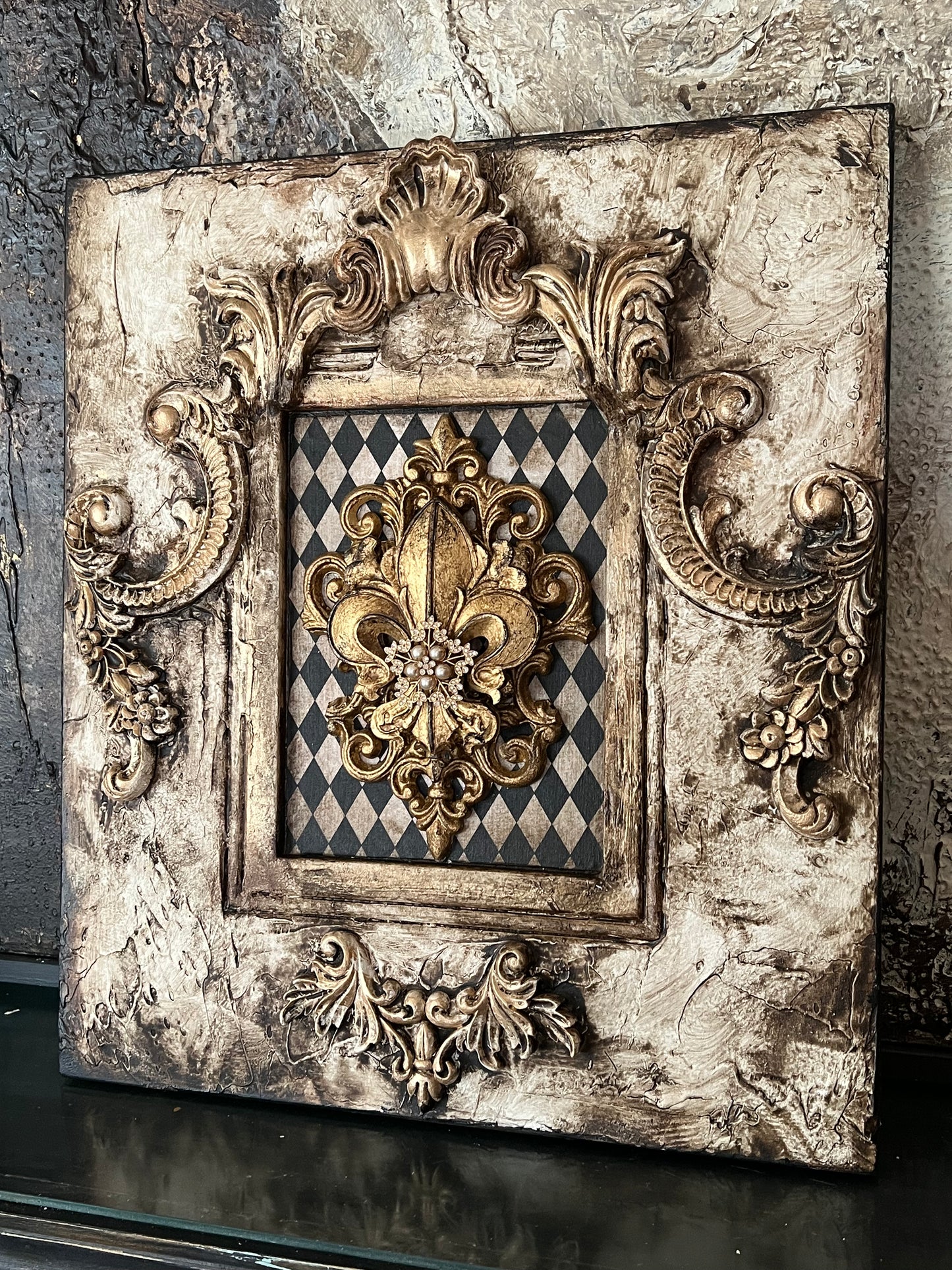 Fleur-de-Lis Château Relief