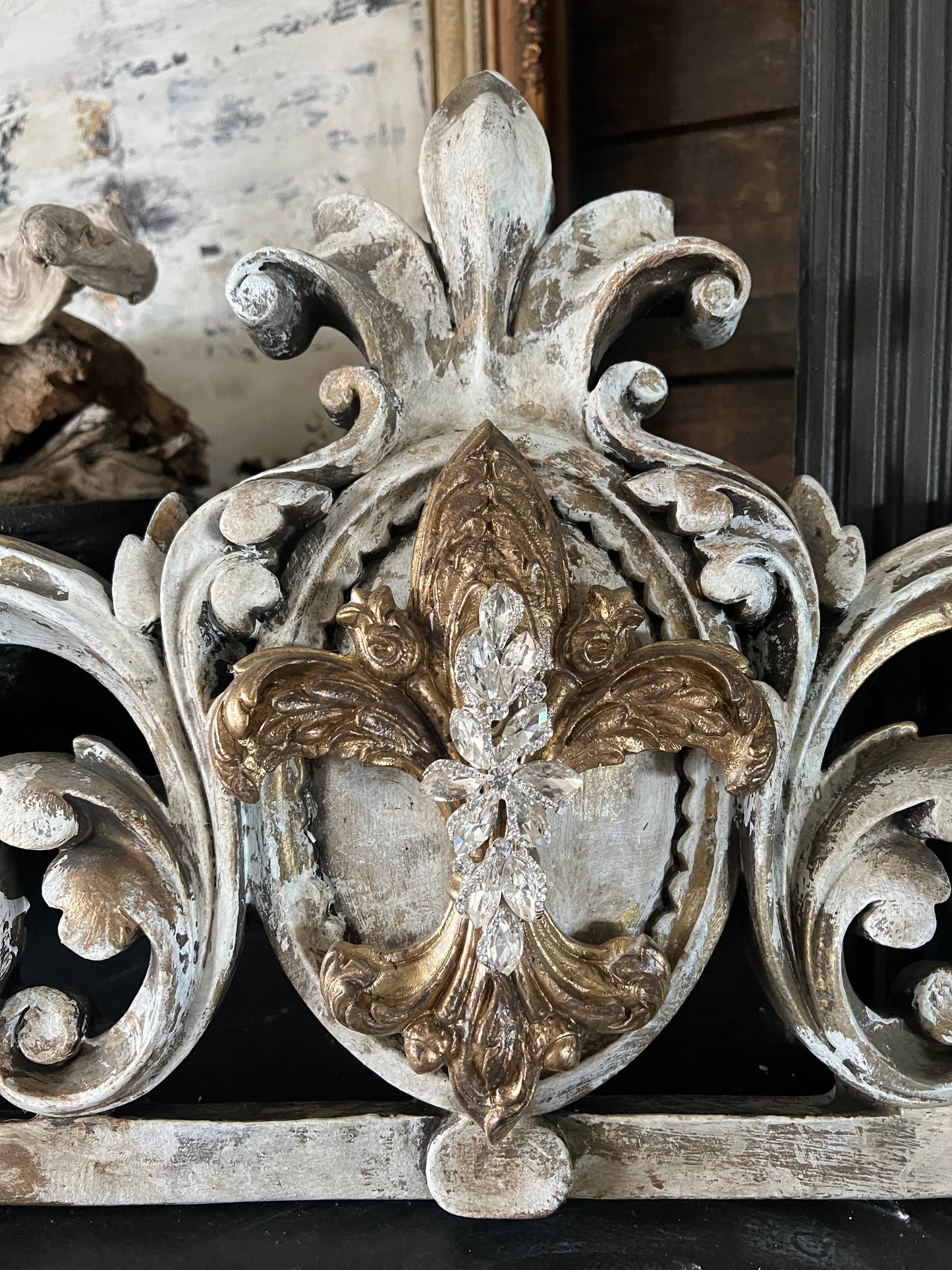 Royal Crest Architectural Accent