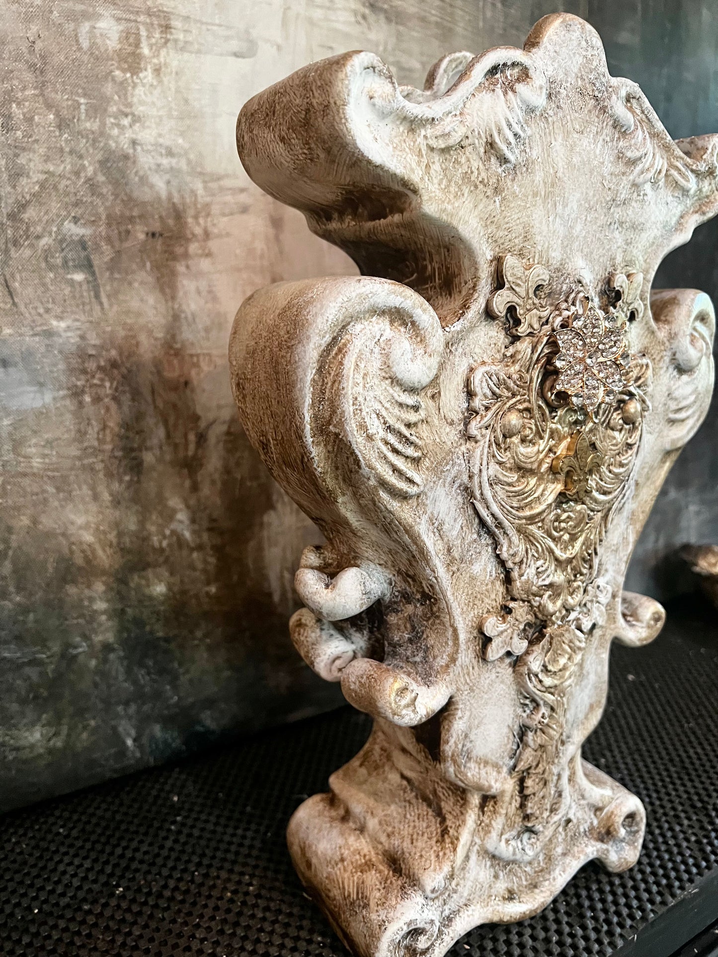 The Versailles Crest Vessel