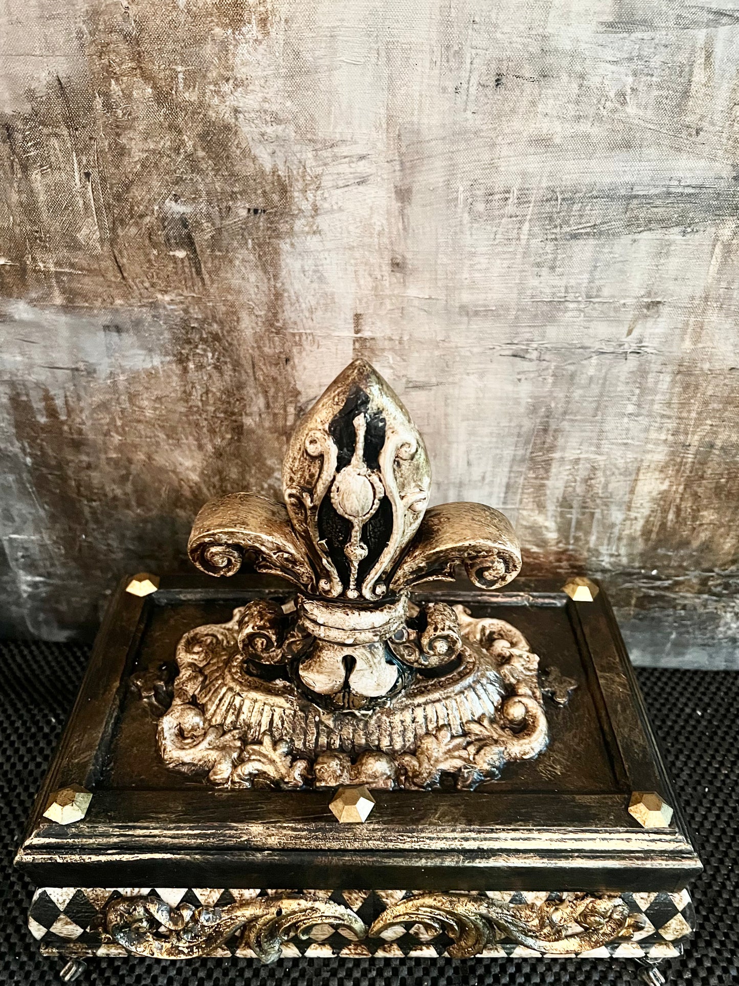 The Harlequin Heirloom Box