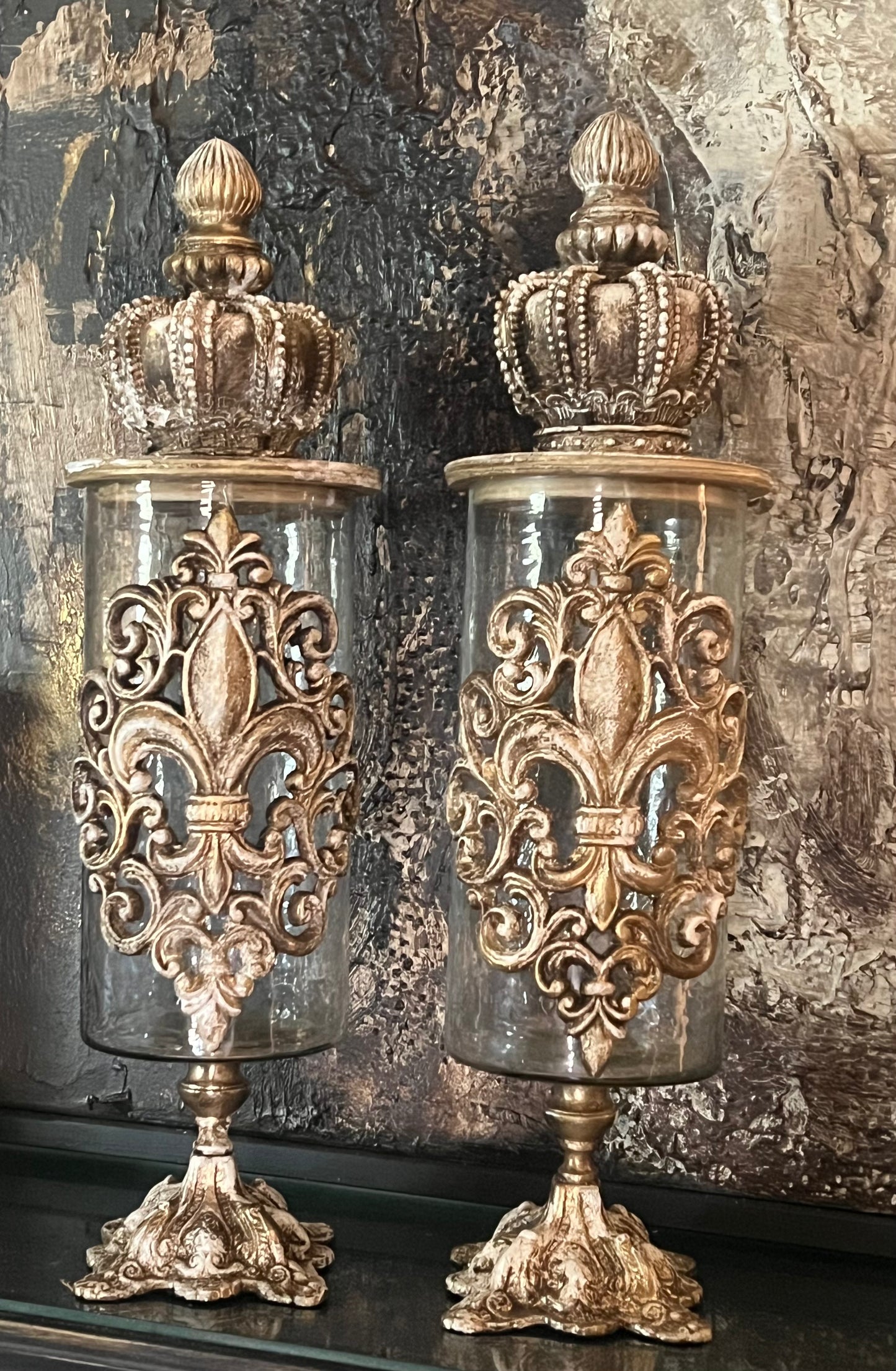 Crowned Fleur-de-Lis Estate Hurricanes