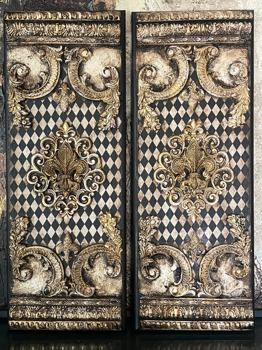 The Petite Fleur-de-Lis Manor Wall Panels