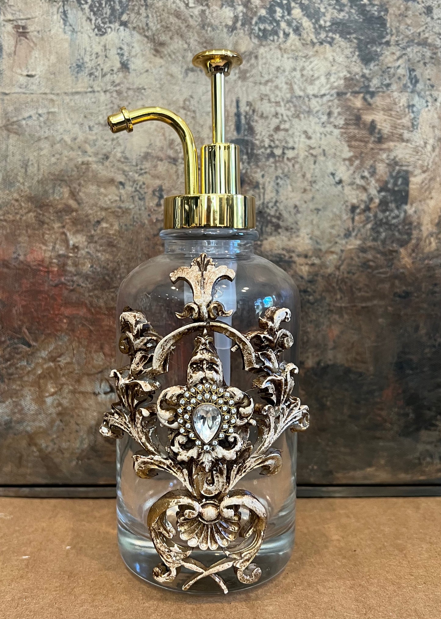 Vintage Elegance 20 oz Pump Bottle