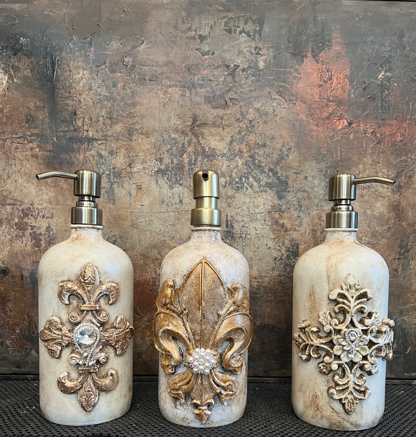 Elegant 33 oz Fleur-de-Lis Pump Bottles