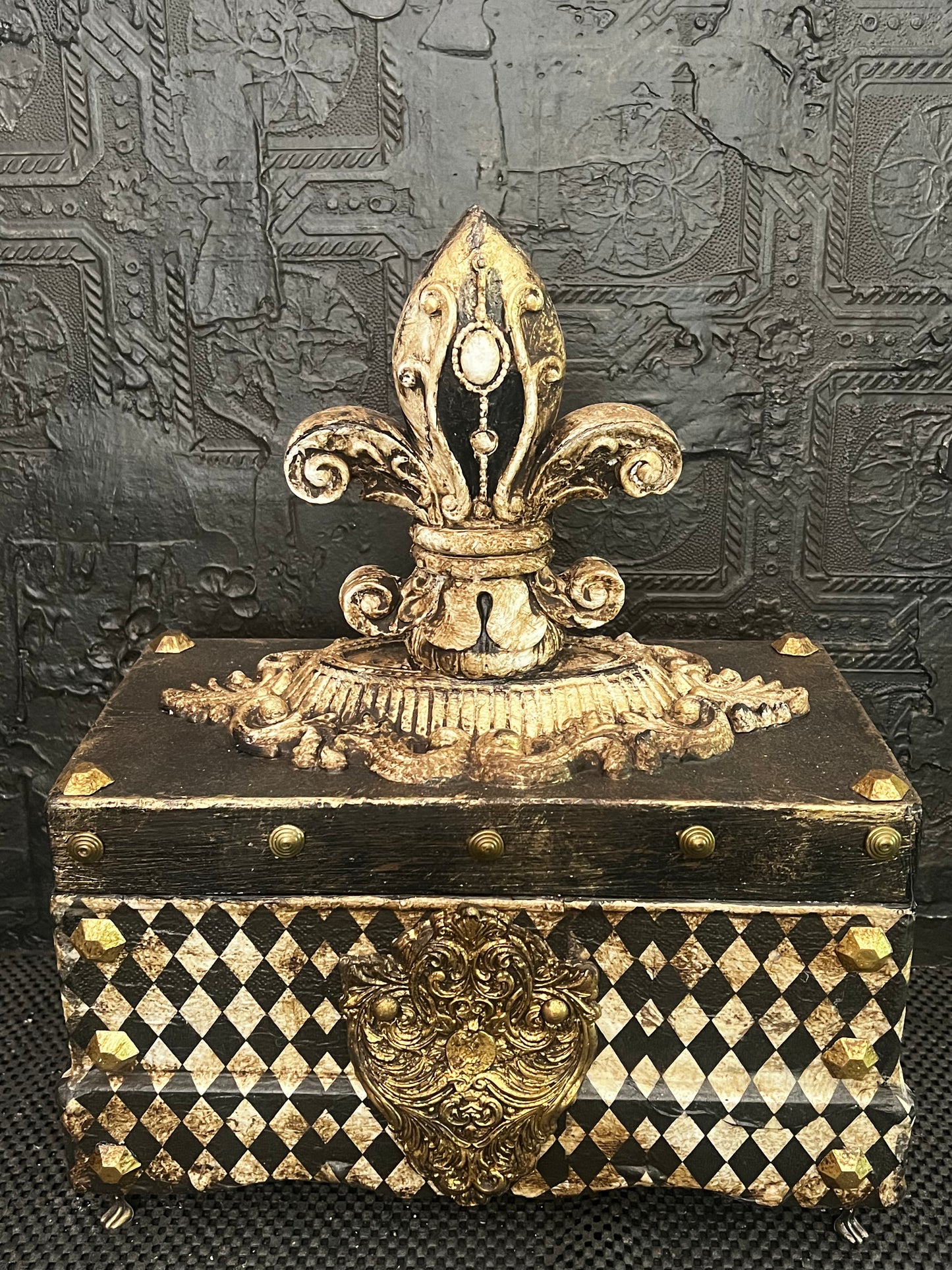 Sovereign Reliquary Keepsake Box