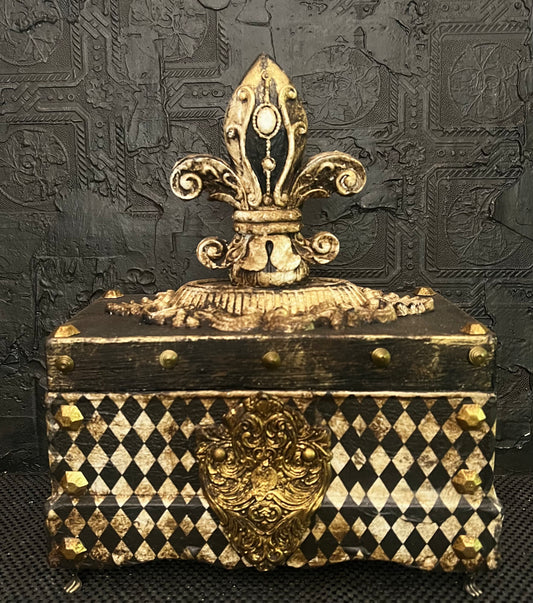 Sovereign Reliquary Keepsake Box