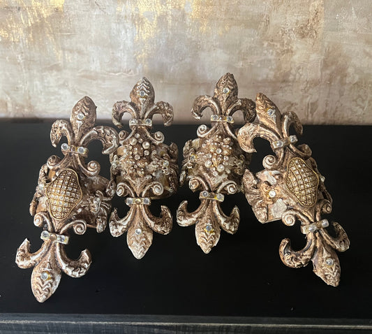 Gilded Fleur de Lis Napkin Ring Set