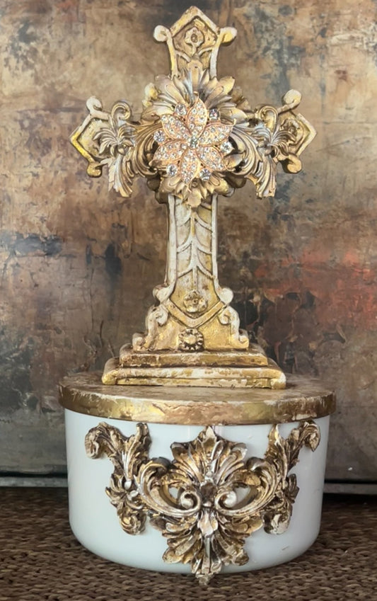 Spiced Elegance Cross Candle