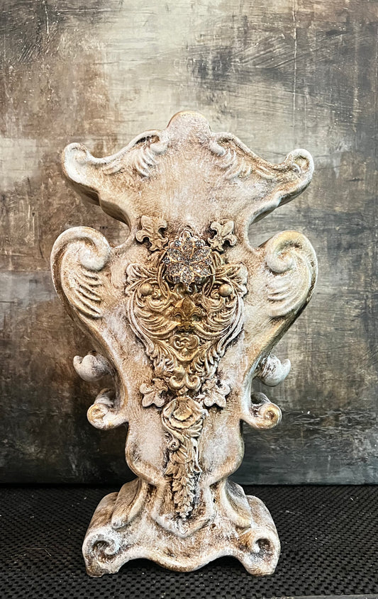 The Versailles Crest Vessel