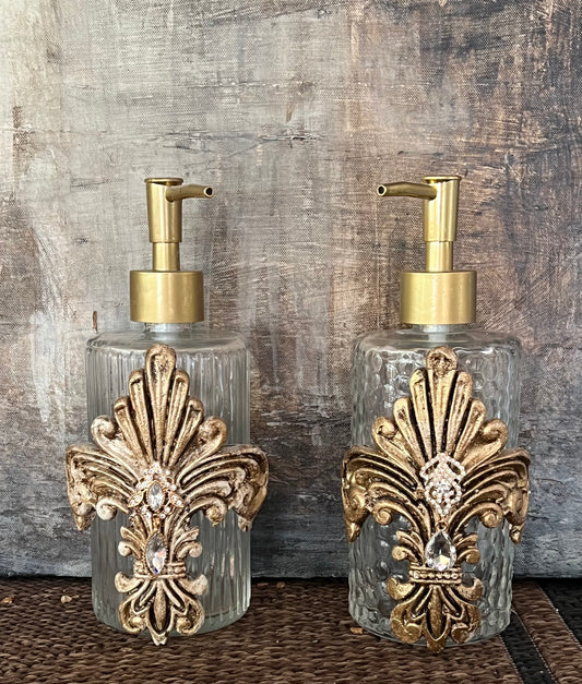 Fleur-de-Lis Pump Set